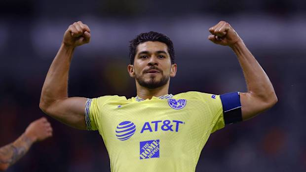 Henry Martin festejando un gol con América